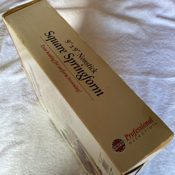 NORPRO 9”x 9” Nonstick Square Springform - Picture 13 of 15